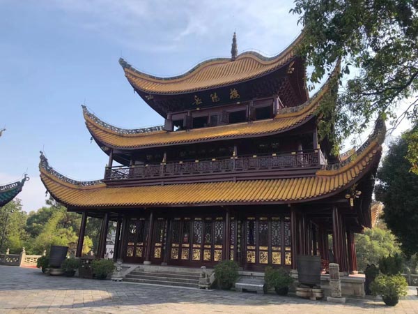 深圳債務(wù)追討律師帶您了解債務(wù)清償?shù)捻樞蚴窃鯓拥? src="/uploads/76/207.jpg"/></p>
<p>
　　可見，關(guān)于債務(wù)人不克不及了債全數(shù)債權(quán)且沒有商定了債次第的情形，依據(jù)現(xiàn)行司法解釋的規(guī)定，清償順序應(yīng)當(dāng)是“先息后本”而非“先本后息”，即應(yīng)當(dāng)先清償一般債務(wù)利息，再清償作為主債務(wù)的本金。
</p>
<p style="TEXT-ALIGN: center"><img alt=